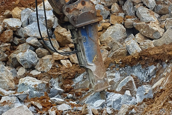 Les accessoires adaptés aux mini-pelles chenilles