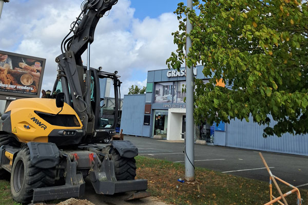 Les modèles de pelles urbaines à pneus ou chenilles caoutchouc à la 2Sévrienne
