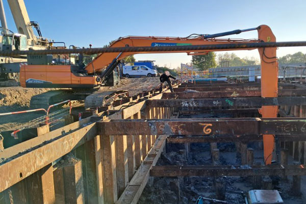 Le modèle de pelles long bras à la 2Sévrienne