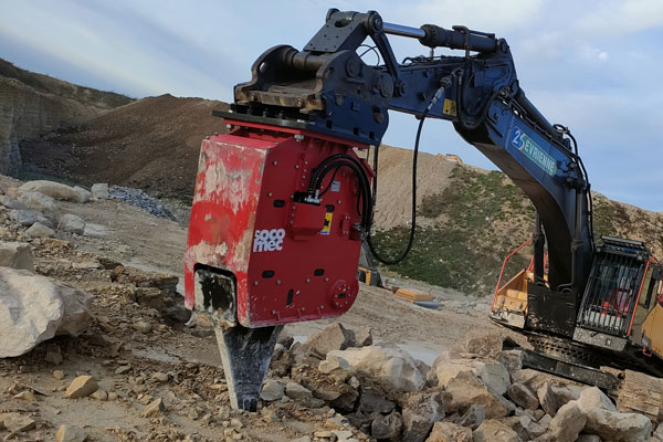 Les accessoires adaptés aux pelles chenilles>30T à la 2Sévrienne