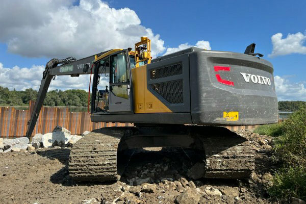 Enrochement en bord de fleuve Charier - Guintoli