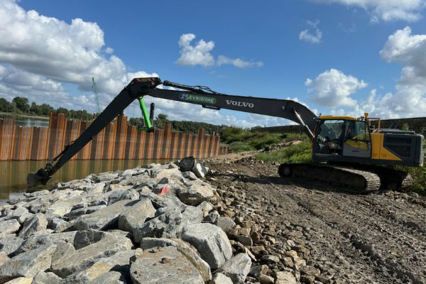 Enrochement en bord de fleuve Charier - Guintoli